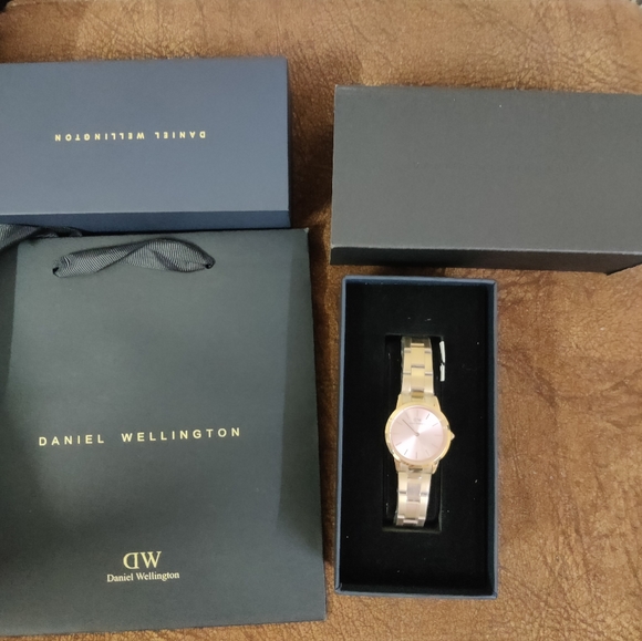 Daniel Wellington - Rose Gold watch - Picture 13 of 13